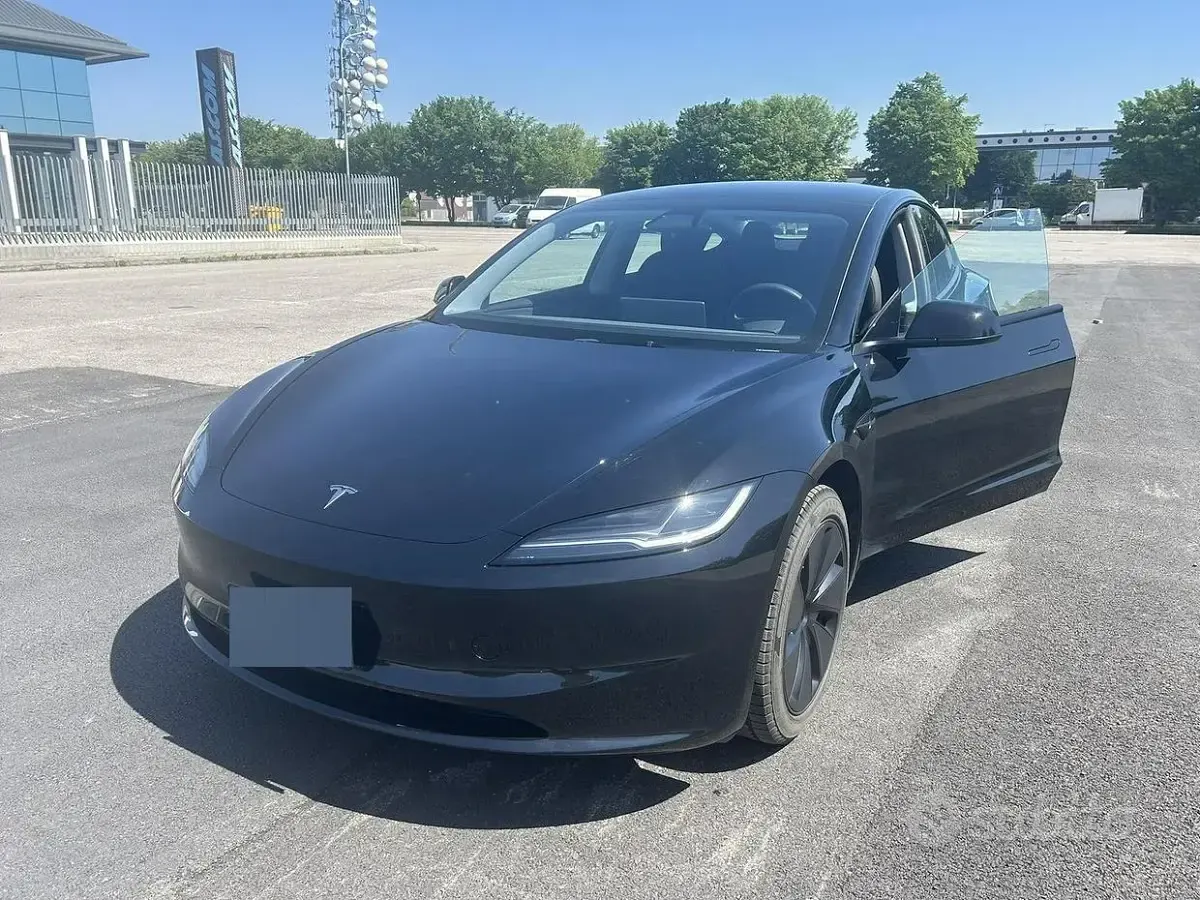 Usata Tesla Model 3 88 kW (120 CV) 2024 Nero Berlina
