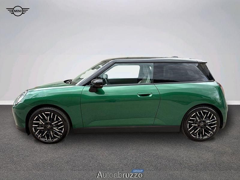 Usata Mini Cooper SE Favoured 160 kW (218 CV) 2025 Verde Utilitaria