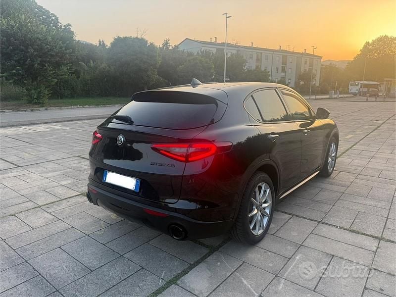 Usata 2018 Alfa Romeo Stelvio SUV | 14.700 € (Super prezzo) - Immagine 1/4