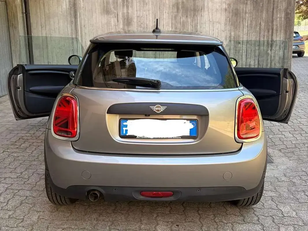 Usata Mini ONE 102 CV (75 kW) 2018 Grigio Utilitaria