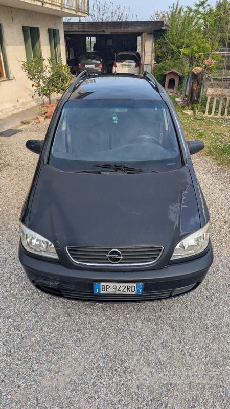 Usata Opel Zafira Elegance 101 CV (74 kW) 2002 Blu Monovolume
