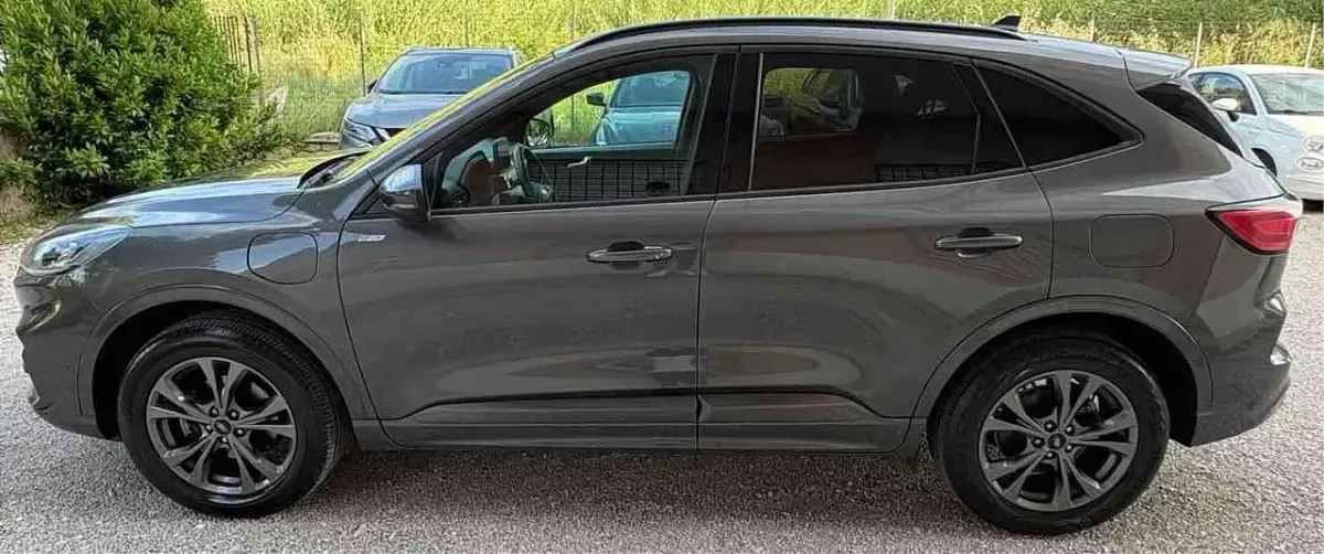 Usata Ford Kuga ST-Line 224 CV (164 kW) 2022 Grigio SUV