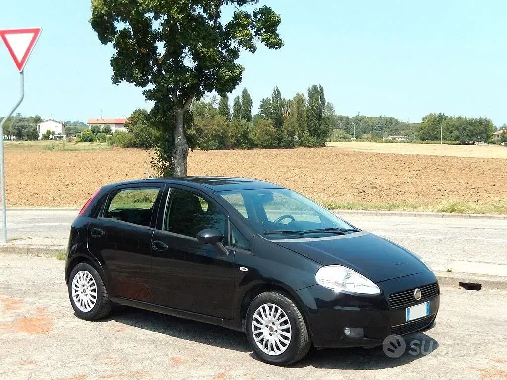 Usata Fiat Grande Punto 77 CV (56 kW) 2009 Nero Utilitaria