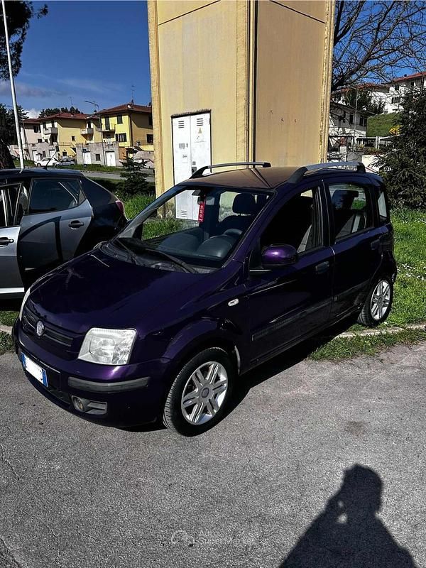 Usata Fiat Panda Emotion 69 CV (50 kW) 2010 Viola Utilitaria