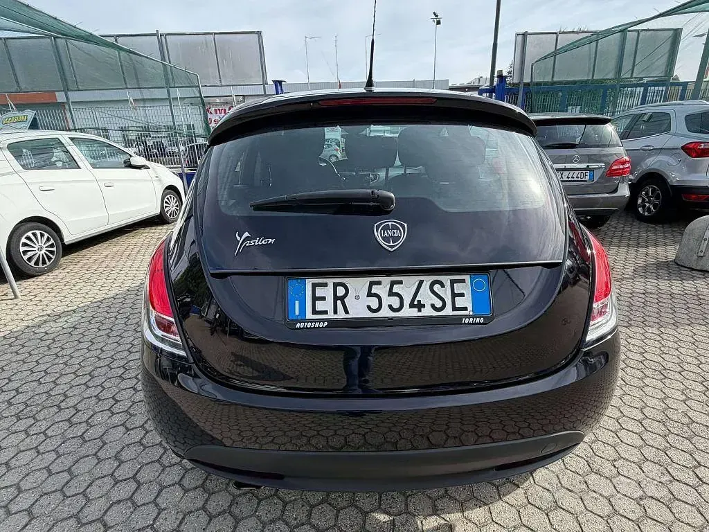 Usata Lancia Ypsilon Silver 69 CV (50 kW) 2013 Nero Utilitaria