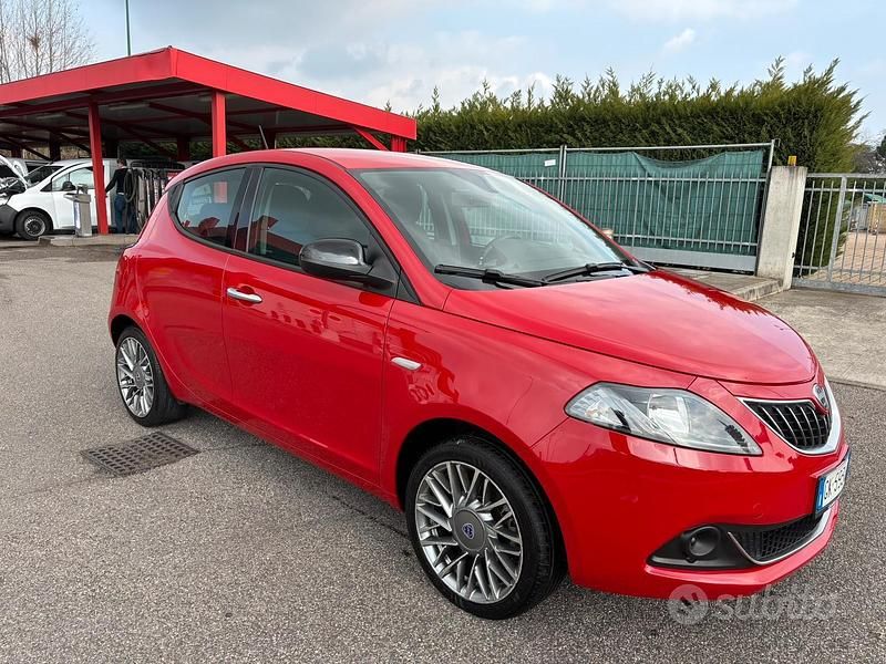 Usata Lancia Ypsilon 69 CV (50 kW) 2022 Rosso Utilitaria