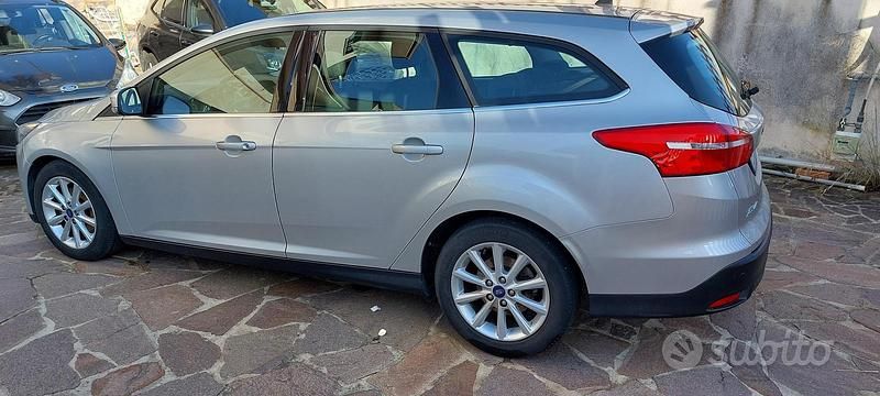 Begagnad Ford Focus 120 HK (88 kW) 2015 Grå Kombi