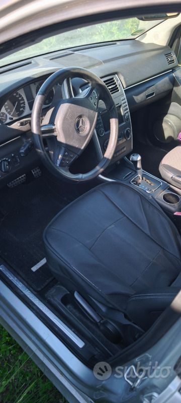 Usata Mercedes B200 140 CV (102 kW) 2009 Grigio Monovolume