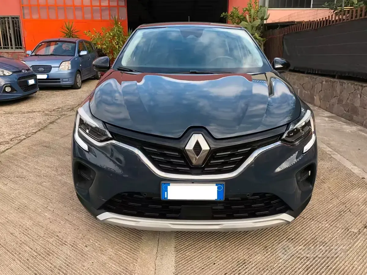 Usata Renault Captur Zen 101 CV (74 kW) 2022 Grigio SUV