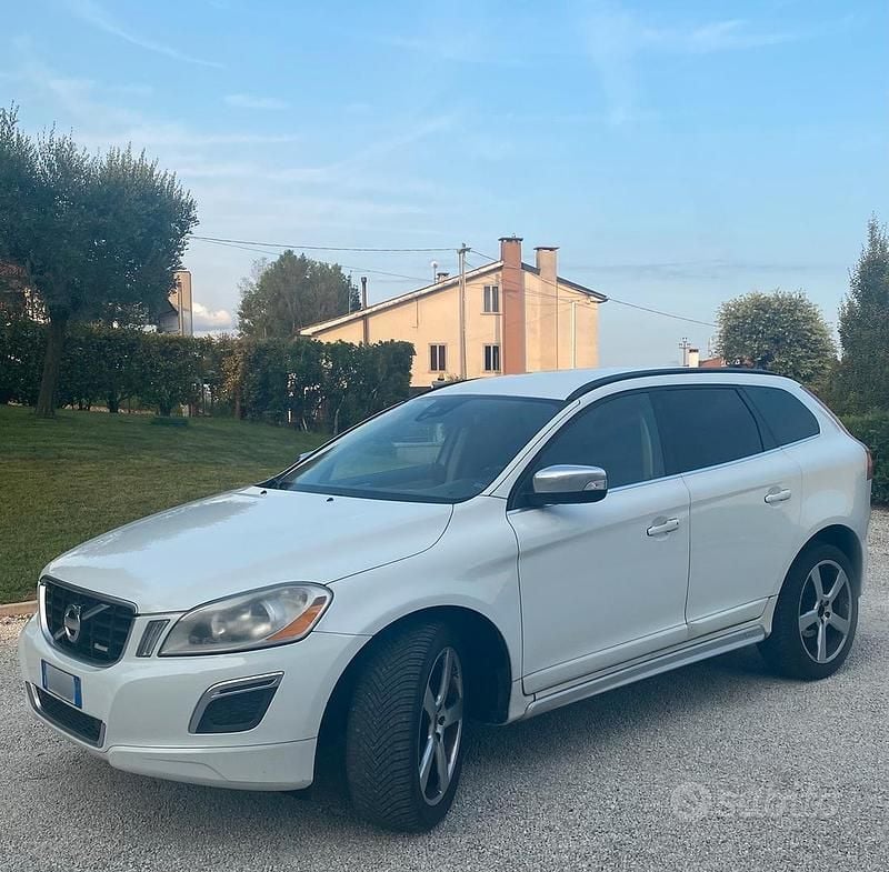 Bianco Usata 2012 Volvo XC60 SUV | 8300 € (Buon prezzo) - Immagine 1/4