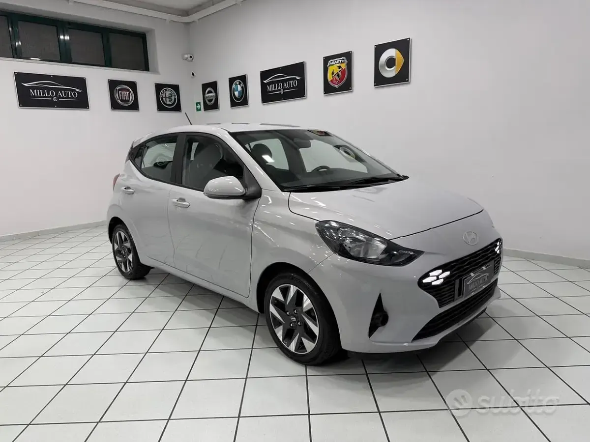 Usata Hyundai i10 67 CV (49 kW) 2024 Grigio Utilitaria