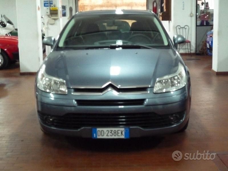 Usado Citroën C4 Seduction 88 CV (64 kW) 2006 Gris Berlina