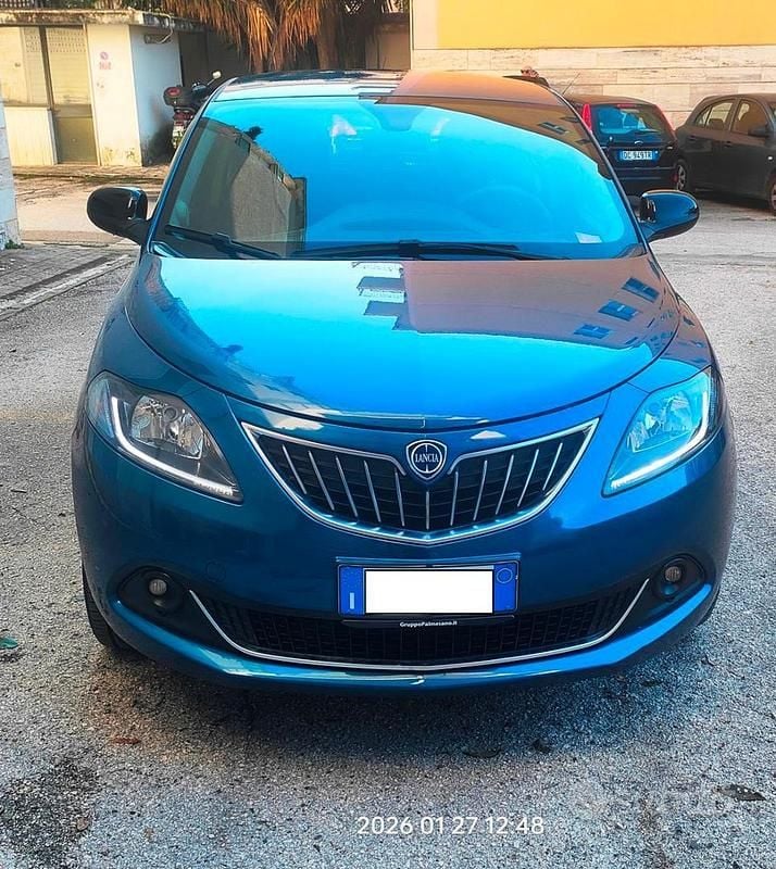 Usata Lancia Ypsilon Gold 69 CV (50 kW) 2024 Blu Utilitaria