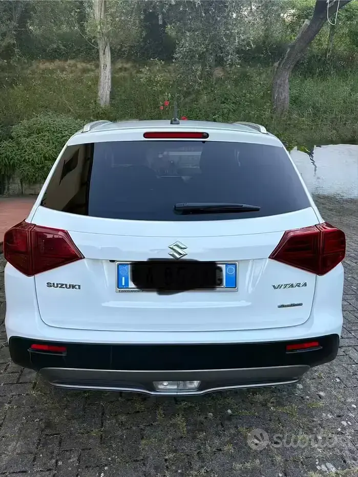 Usata Suzuki Vitara 111 CV (81 kW) 2020 Bianco SUV