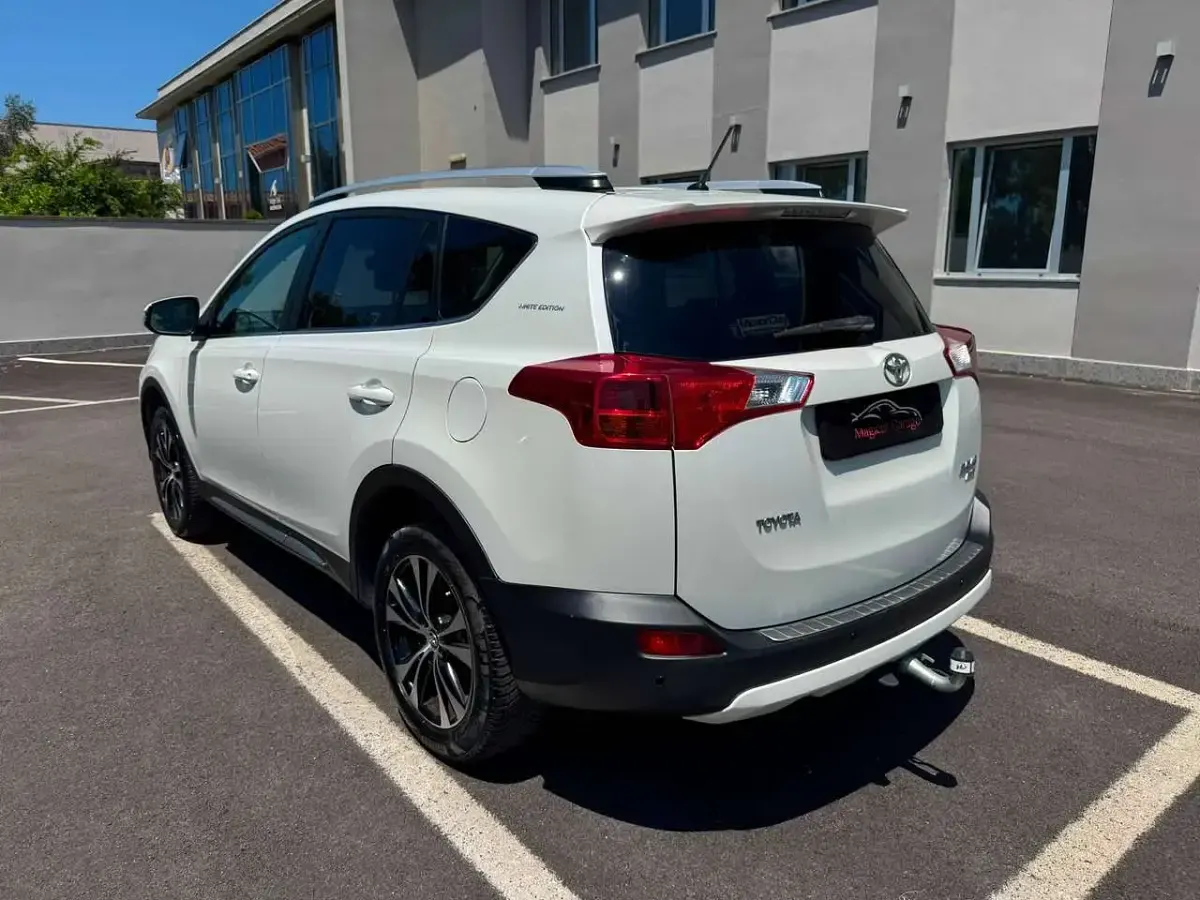 Usata Toyota RAV4 Edition 150 CV (110 kW) 2015 Bianco SUV