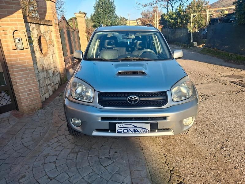 Usata Toyota RAV4 115 CV (84 kW) 2005 Argento Station wagon