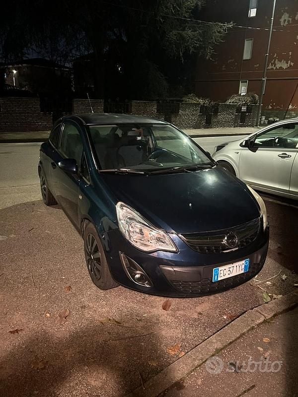 Usata Opel Corsa 85 CV (62 kW) 2011 Blu Berlina