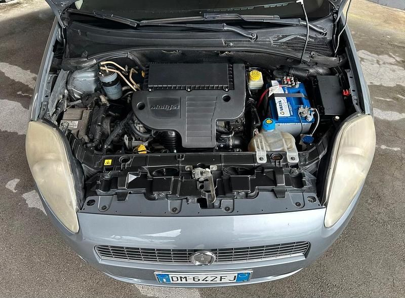Usata Fiat Grande Punto Emotion 90 CV (66 kW) 2007 Grigio Utilitaria