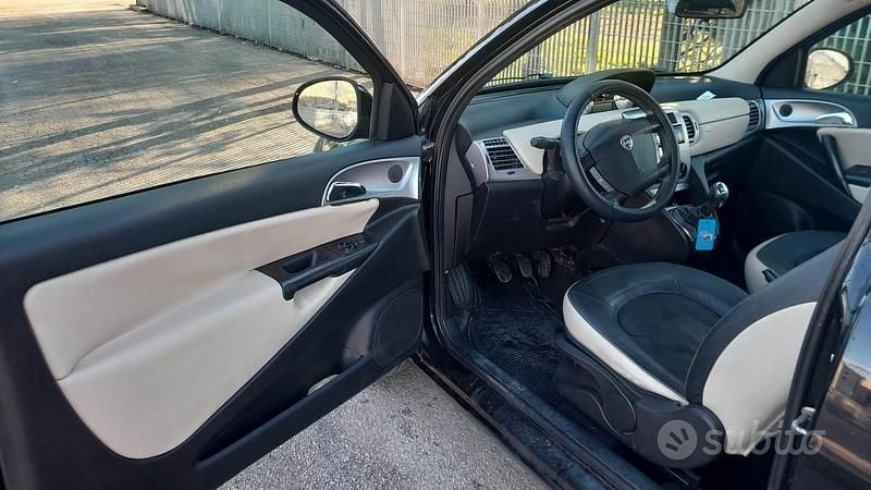 Usata Lancia Ypsilon 75 CV (55 kW) 2010 Nero Utilitaria