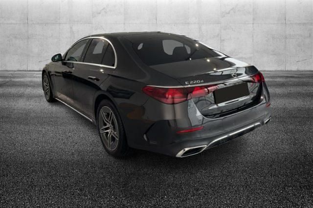 Usata Mercedes E220 Advanced Plus 197 CV (144 kW) 2023 Grigio Berlina