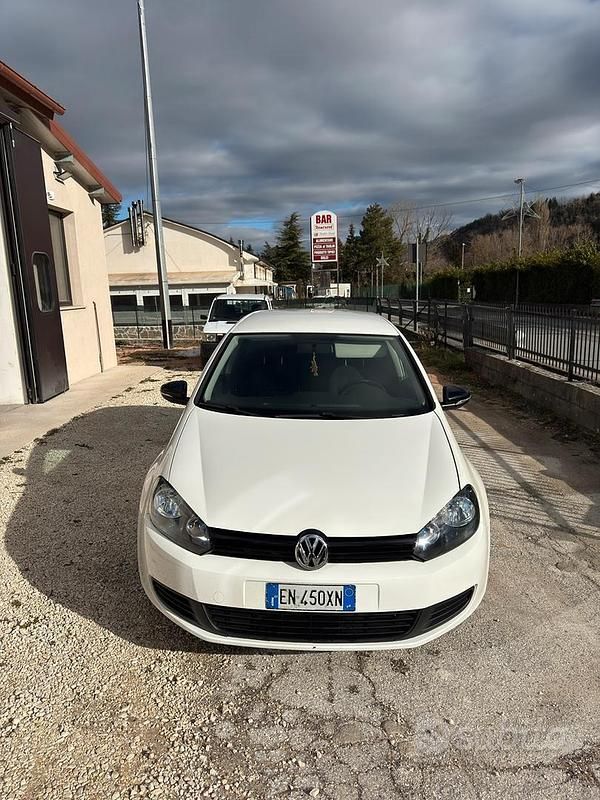 Usata VW Golf VII Comfortline 105 CV (77 kW) 2012 Bianco Berlina