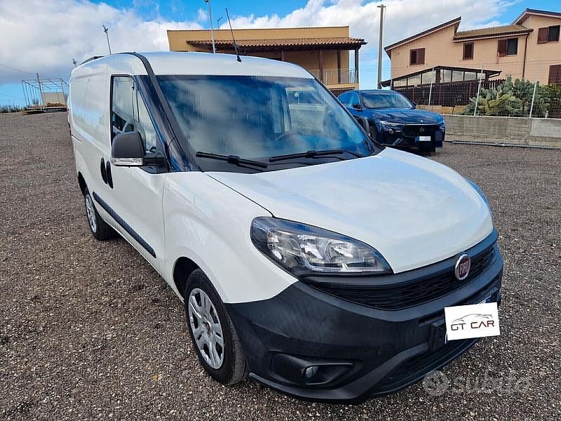 Usata Fiat Doblò S 105 CV (77 kW) 2020 Bianco Monovolume