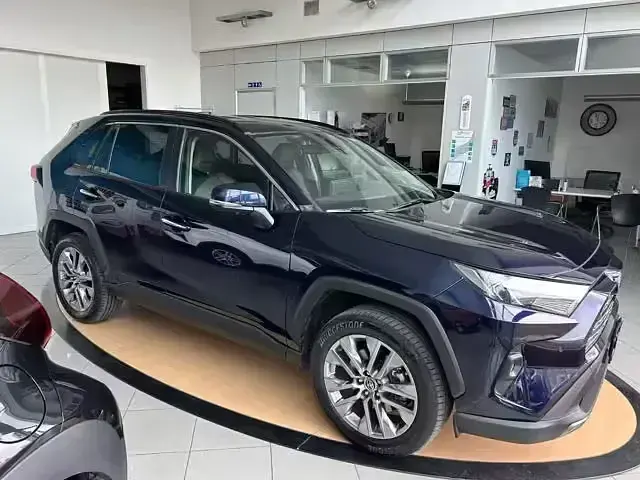 Usata Toyota RAV4 Hybrid Lounge 178 CV (130 kW) 2023 Blu SUV