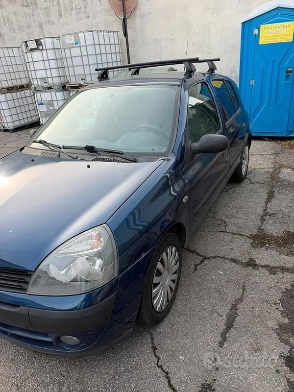 Usata Renault Clio II 58 CV (42 kW) 2004 Blu Berlina