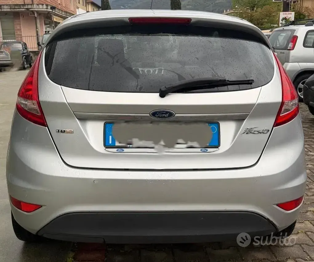 Gebraucht Ford Fiesta Titanium 68 PS (50 kW) 2010 Grau Limousine