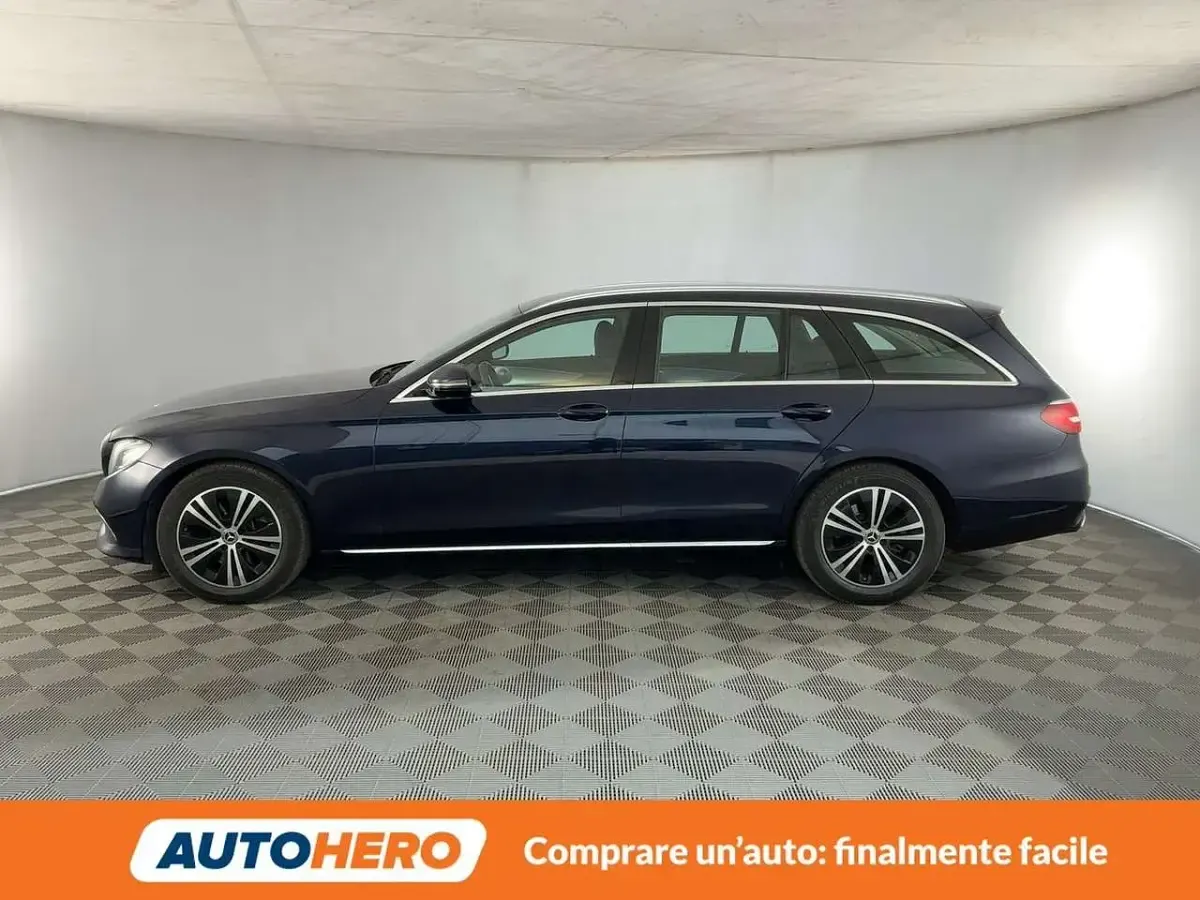Usata Mercedes E220 194 CV (142 kW) 2019 Blu/azzurro Station wagon