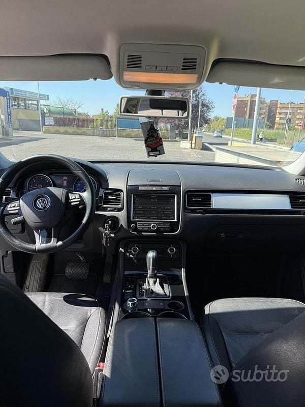 Usata VW Touareg 245 CV (180 kW) 2011 Grigio SUV