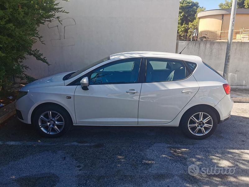 Usata 2010 Seat Ibiza Style Tre volumi | 2300 € (Ottimo prezzo) - Immagine 1/4