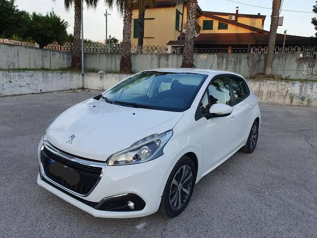 Usata Peugeot 208 Allure 82 CV (60 kW) 2020 Utilitaria