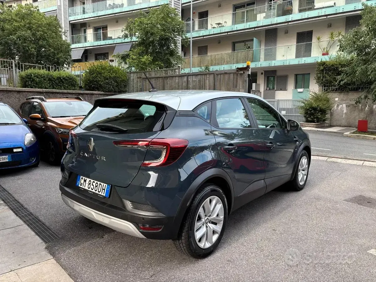 Usata Renault Captur Techno 101 CV (74 kW) 2023 Grigio SUV