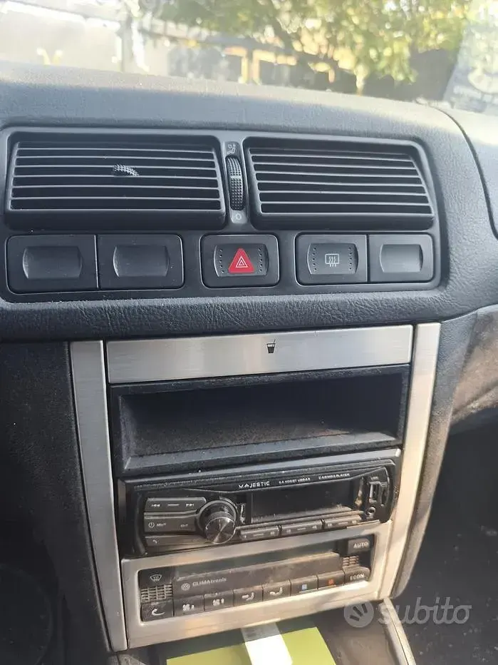 Usata VW Golf IV 101 CV (74 kW) 2003 Berlina