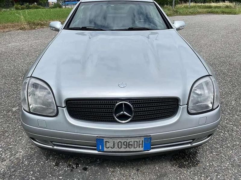Usata Mercedes SLK200 163 CV (119 kW) 2002 Argento Cabrio