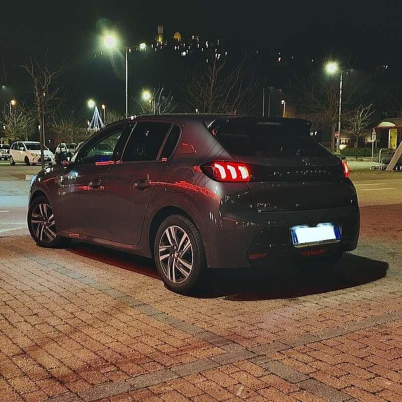 Usata Peugeot 208 Allure 131 CV (96 kW) 2021 Utilitaria