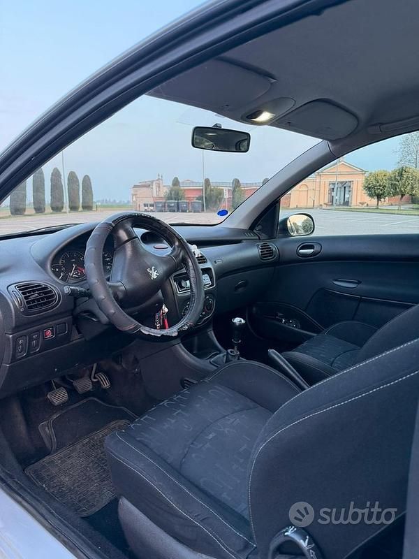 Usata Peugeot 206 75 CV (55 kW) 2001 Grigio Berlina