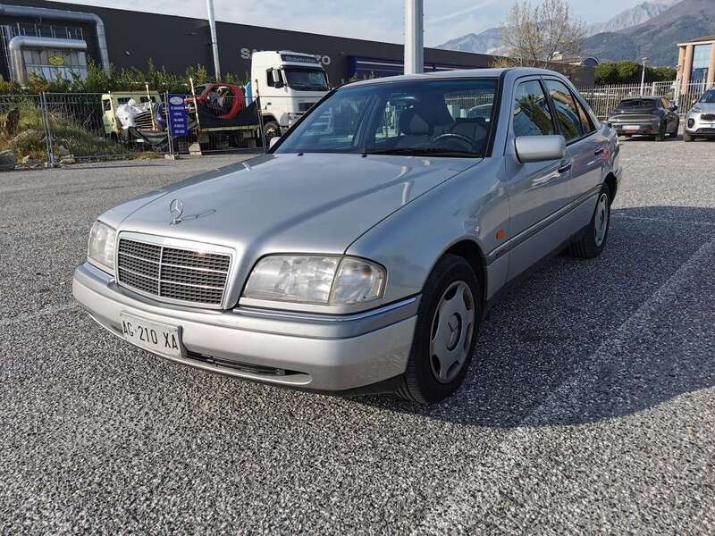 Usato 1995 Mercedes C200 2.0 Benzin 136 CV (2.900 €)