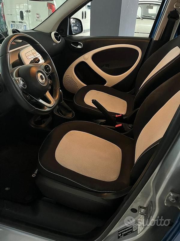 Usata Smart ForFour Passion 71 CV (52 kW) 2015 Blu Utilitaria