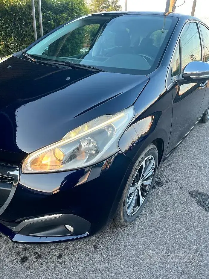 Usata Peugeot 208 75 CV (55 kW) 2017 Bluazzurro Utilitaria