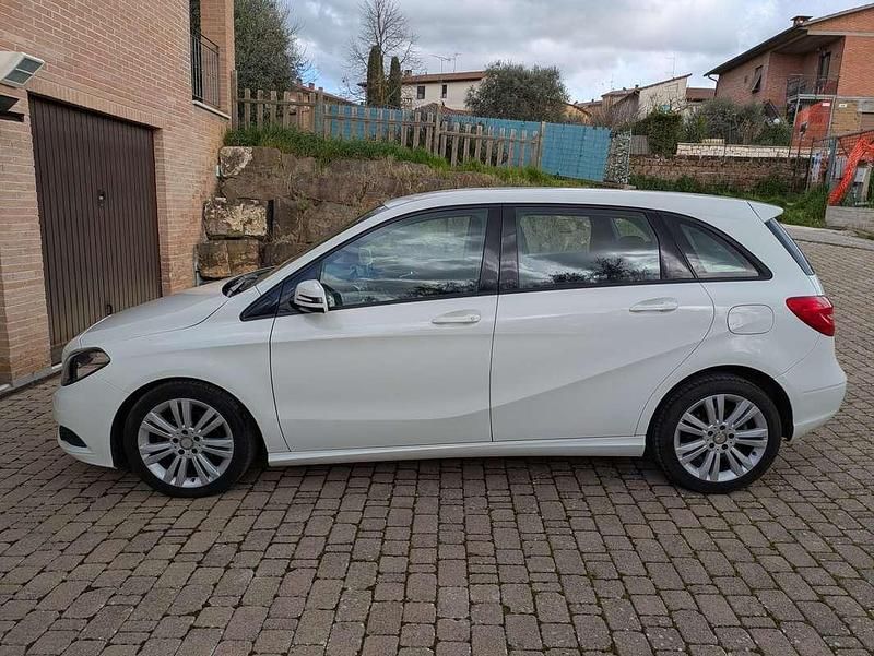 Bianco Usata 2013 Mercedes B180 Executive Monovolume | 7800 € (Ottimo prezzo) - Immagine 1/4