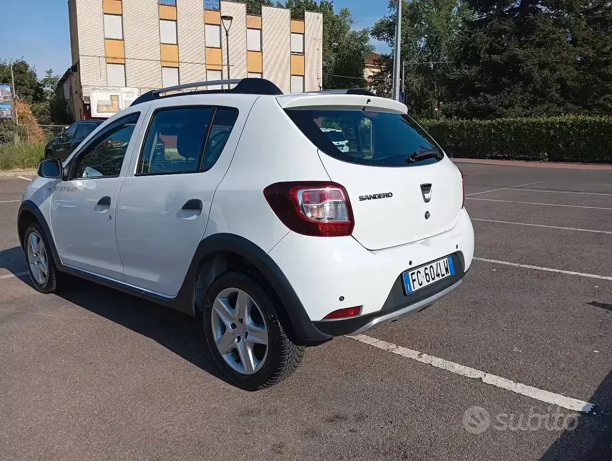 Usata Dacia Sandero 90 CV (66 kW) 2016 Berlina