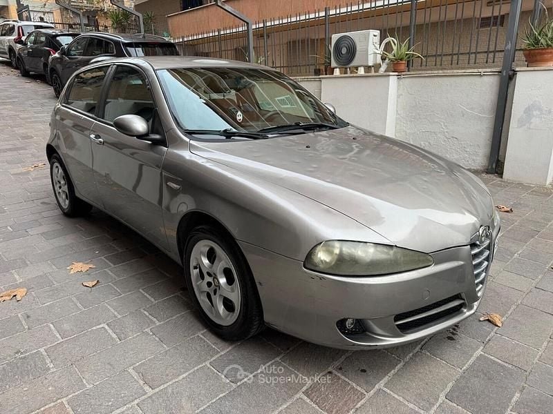 Gray Usata 2009 Alfa Romeo 147 Due volumi | 990 € (Super prezzo) - Immagine 1/4