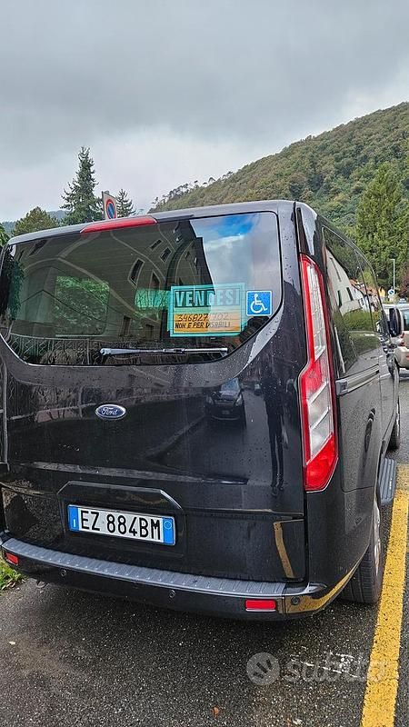 Nero Usata 2015 Ford Tourneo Tre volumi | 22.200 € - Immagine 1/4