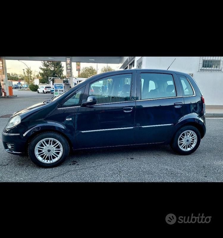 Usata Lancia Musa Platinum 77 CV (56 kW) 2011 Blu Monovolume