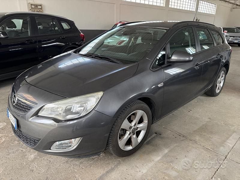Usata Opel Astra 110 CV (80 kW) 2011 Grigio Station wagon