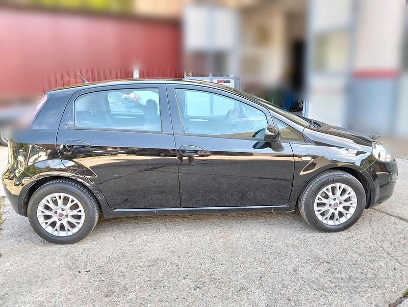 Usata Fiat Grande Punto 75 CV (55 kW) 2010 Nero Utilitaria