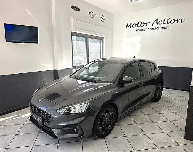 Usata Ford Focus ST-Line 120 CV (88 kW) 2022 Grigio Berlina