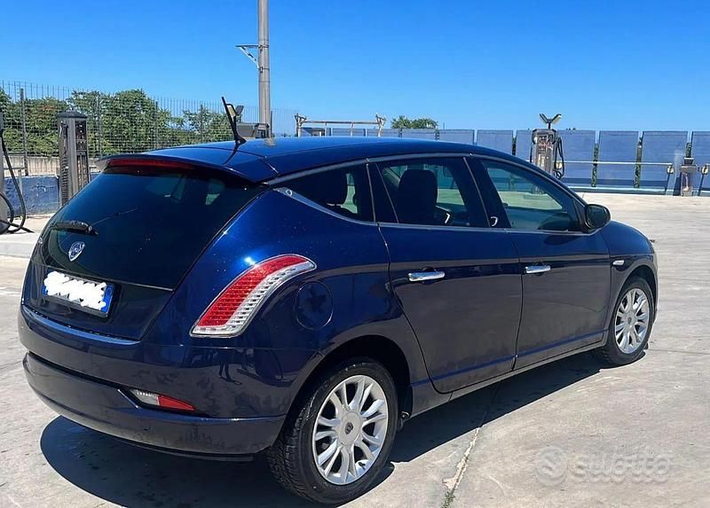 Usata Lancia Delta 120 CV (88 kW) 2012 Blu/azzurro Utilitaria